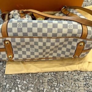 Louis Vuitton handbag. Box and dust bag. Used